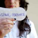 വൈറ്റ് ഡിസ്ചാർജ് (വെള്ളപോക്ക്) എപ്പോഴാണ് നോർമൽ? എപ്പോൾ ഡോക്ടറെ കാണണം? When is white discharge normal? When should you see a doctor?