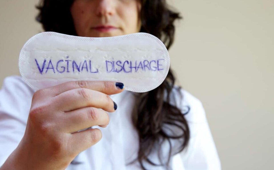 വൈറ്റ് ഡിസ്ചാർജ് (വെള്ളപോക്ക്) എപ്പോഴാണ് നോർമൽ? എപ്പോൾ ഡോക്ടറെ കാണണം? When is white discharge normal? When should you see a doctor?