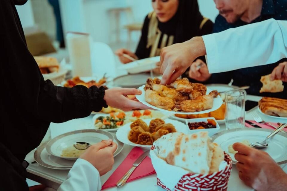 ഇഫ്താർ വിരുന്നുകളും ഭക്ഷണവിഷബാധയും: നോമ്പ് കാലത്ത് ഈ കരുതലുകൾ അത്യാവശ്യം. Iftar feasts and food poisoning: These precautions are essential during fasting